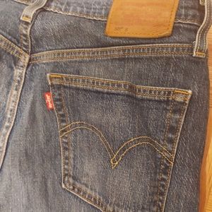 Levis 501 Skinny jeans, size 26 x 28 (short length)